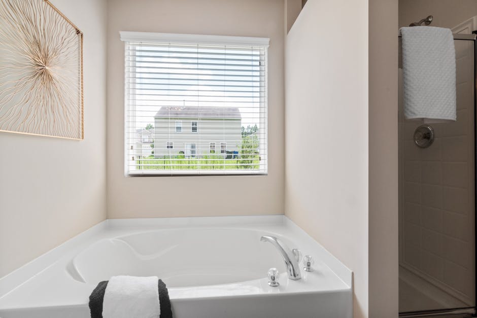 Blind Ambition – Creative Bathroom Window Blinds Ideas 1 bathroom window blinds ideas